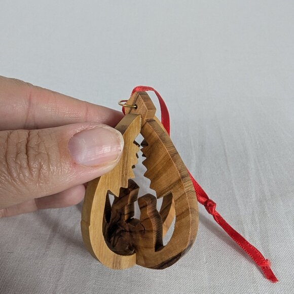 Wooden Nativity Scene Manger 3D Round Ornament Carved Vintage Unique Christmas - Picture 3 of 5